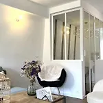 Duplex Downtown Abbaye By La Boite En 아파트